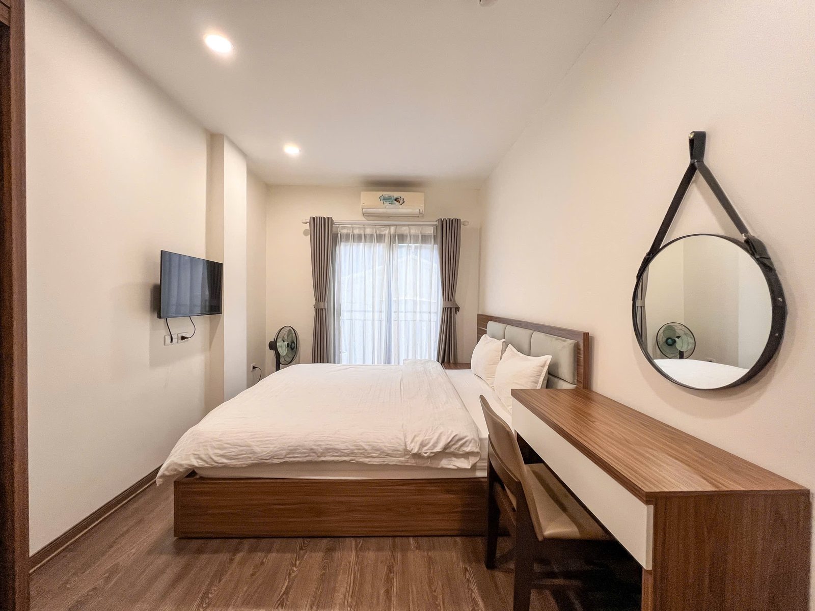 1-bedroom apartment for rent in Ba Đình · Balcony · 3