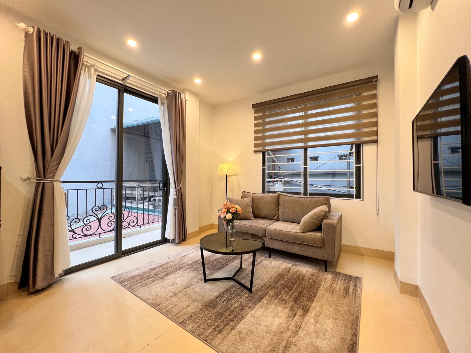 1-bedroom apartment for rent in Ba Đình · Balcony · 2