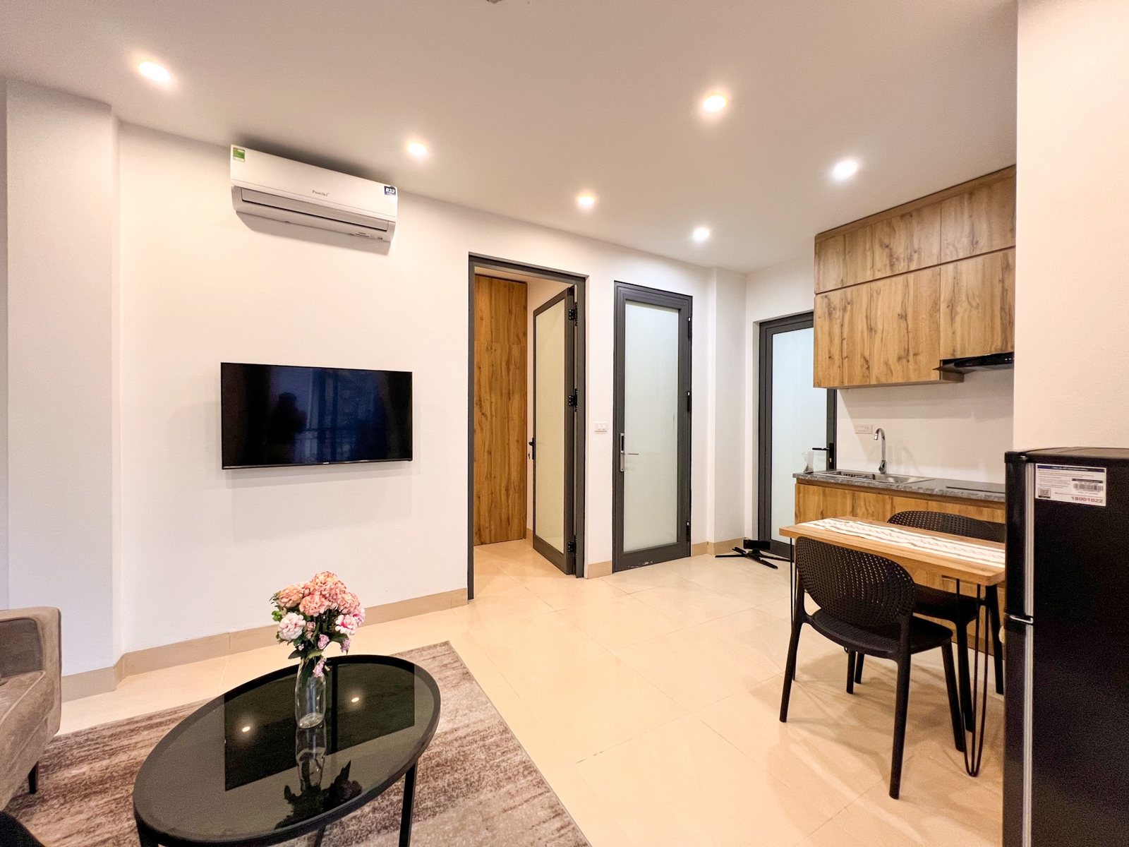 1-bedroom apartment for rent in Ba Đình · Balcony · 3