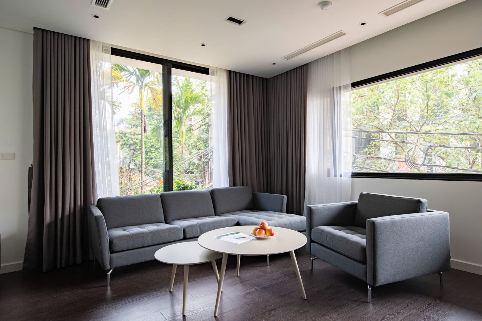 2-bedroom apartment for rent in Tây Hồ · Balcony · Lake view · 2