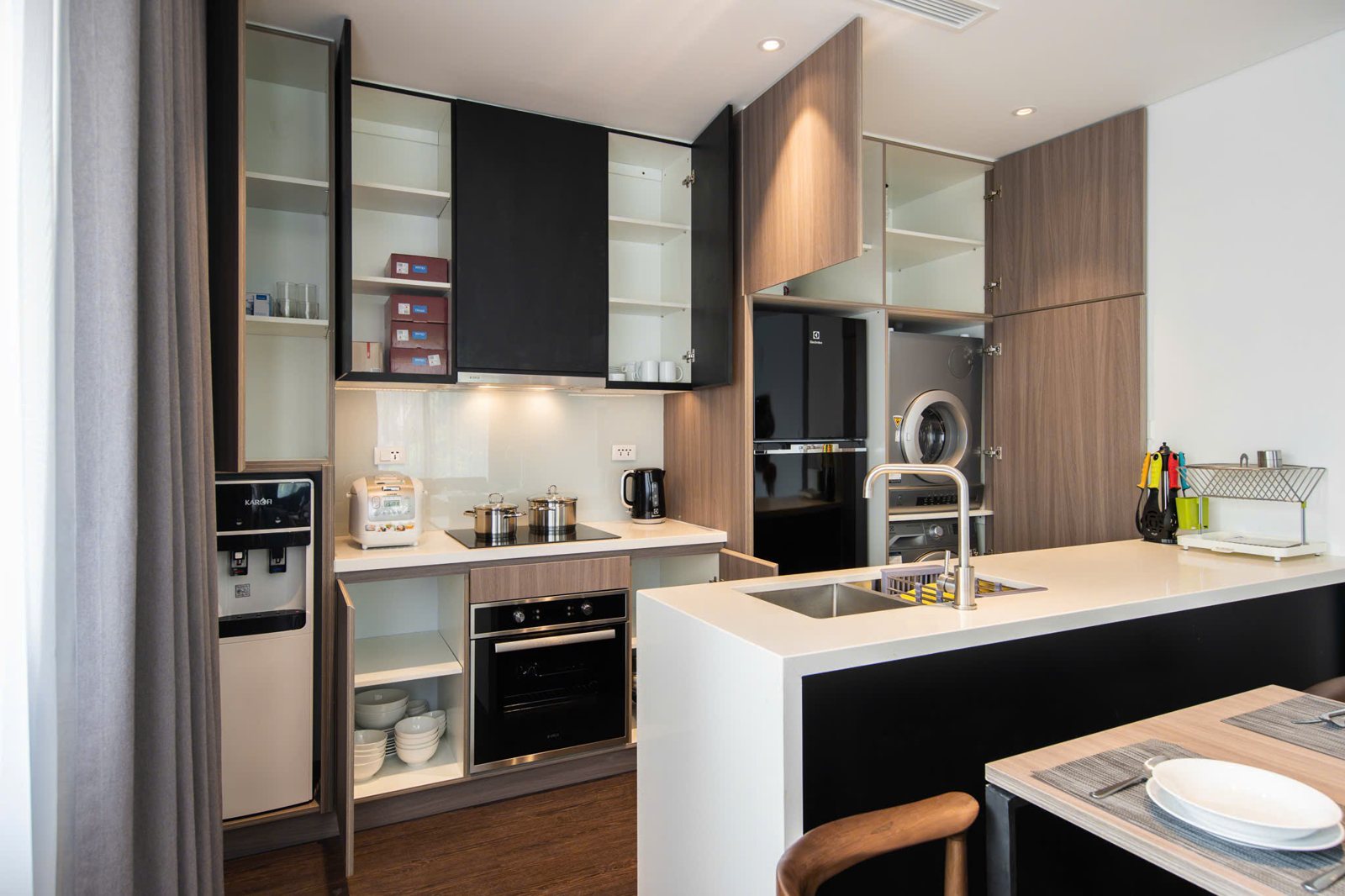 2-bedroom apartment for rent in Tây Hồ · Balcony · Lake view · 3