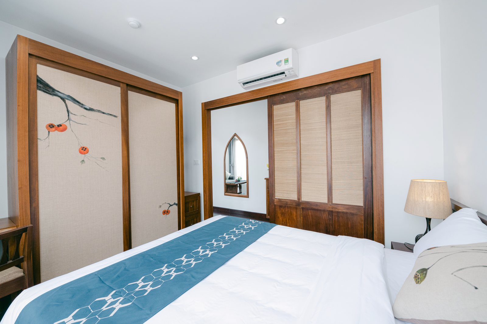 1-bedroom apartment for rent in Ba Đình · Balcony · 2