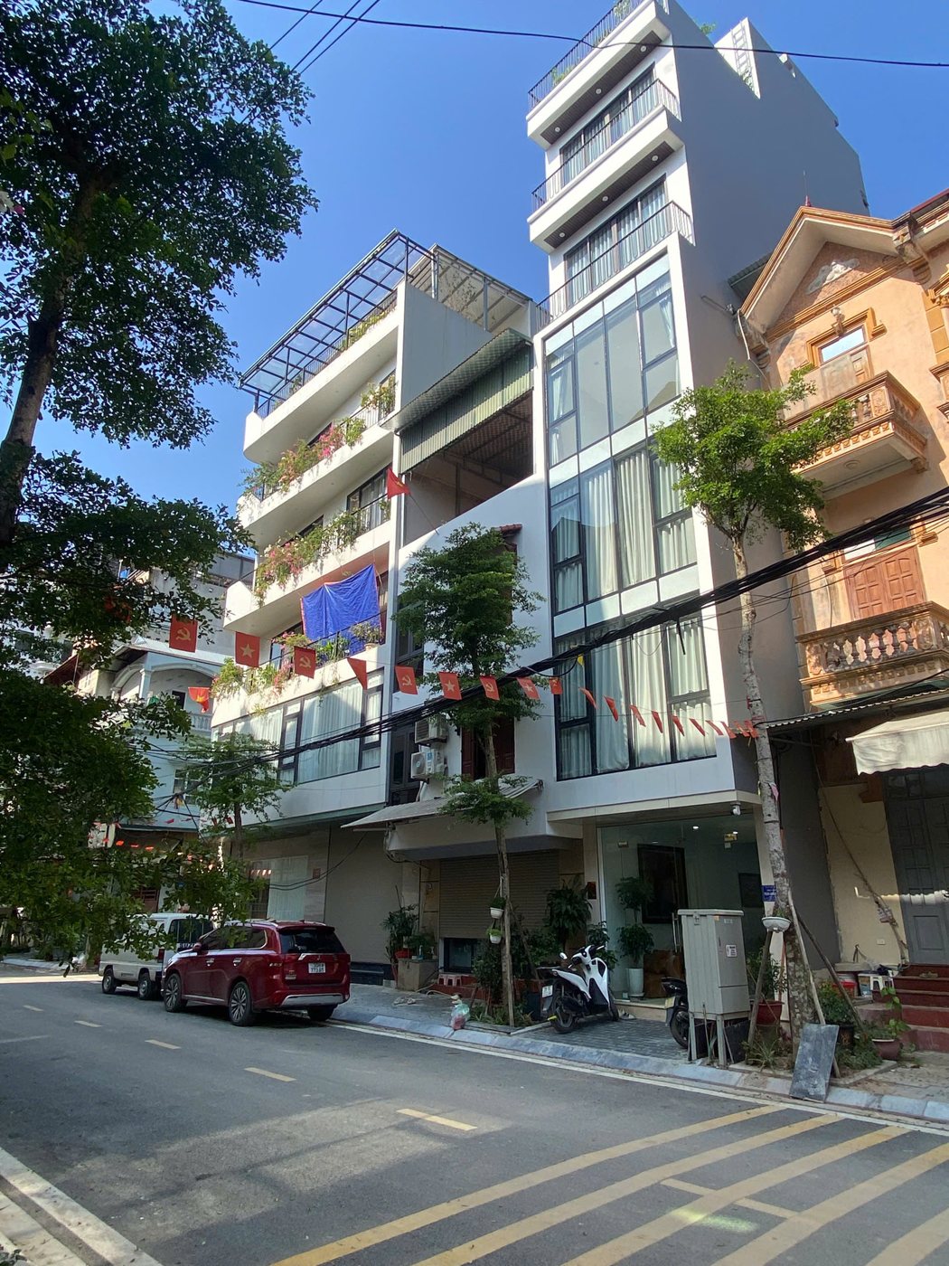1-bedroom studio apartment for rent in Tây Hồ · Balcony · 2
